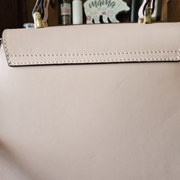 Women handbag nice leather bag but never carried it. Looks new - Picture 8 of 13